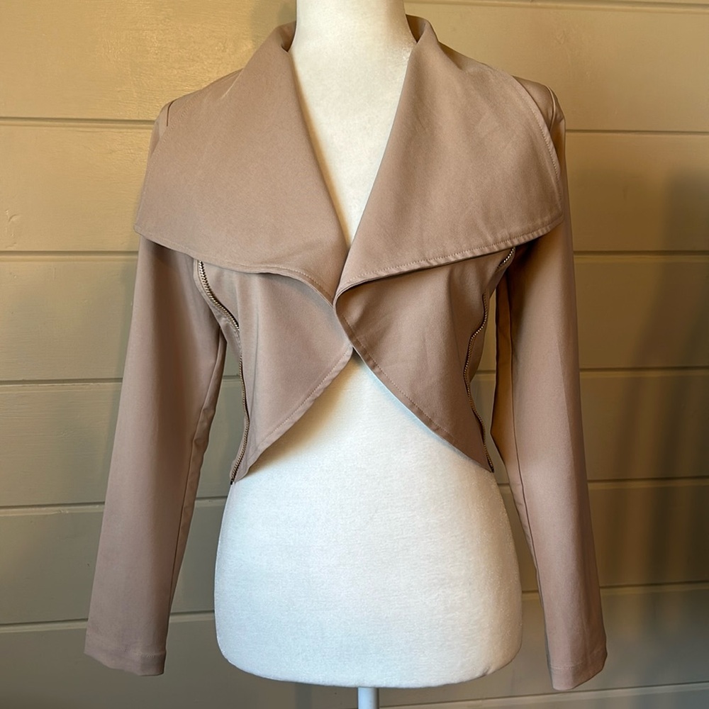 Chic Cropped Statement Jacket Elegant Tie-Back De… - image 5